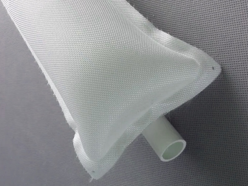 复合布热合颈部充气枕头的材料选择与生产工艺